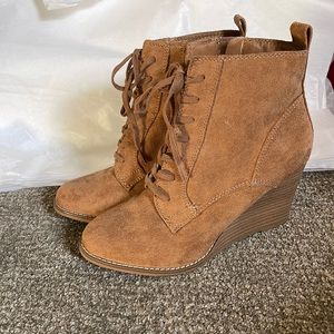 •A • New • Day camel wedge